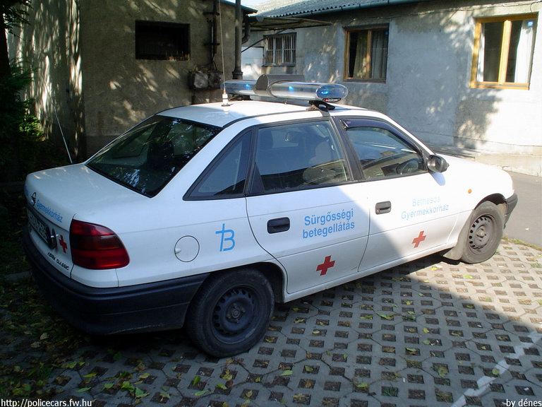 Opel Astra F Sedan, Budapest, Bethesda Gyermekkórház, fotó: dénes
Keywords: mentő magyar Magyarország mentőautó HAA-936