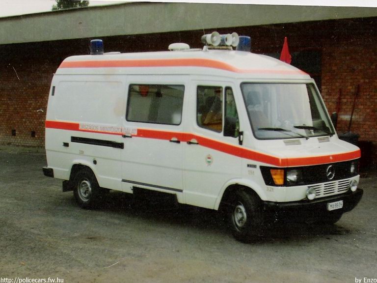 Mercedes-Benz 310, Országos Mentõszolgálat, fotó: Enzo
Keywords: OMSZ mentő magyar magyarország mentőautó MA96-04