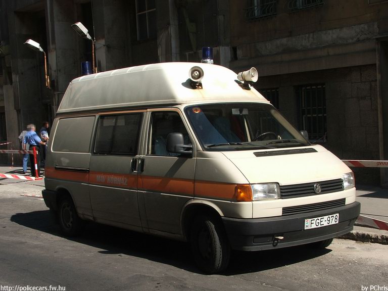 Volkswagen Transporter T4, MÁV Kórház, fotó: PChris
Keywords: mentő magyar Magyarország mentőautó FGE-978