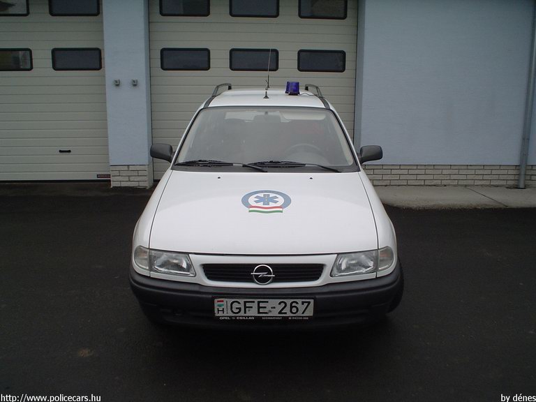 Opel Astra F Caravan, Szombathely, orvosi ügyelet, Országos Mentõszolgálat, fotó: dénes
Keywords: OMSZ mentő magyar Magyarország mentőautó GFE-267