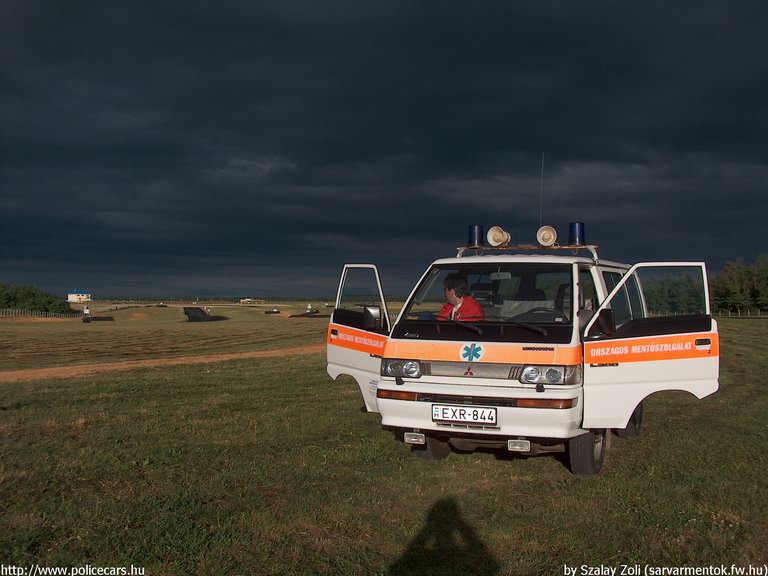 Mitsubishi L300, Országos Mentõszolgálat, fotó: Szalay Zoli
Keywords: OMSZ mentő magyar magyarország mentőautó EXR-844