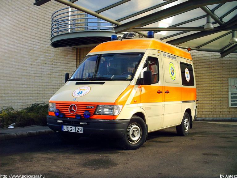 Mercedes-Benz Sprinter 212D, Budapest, Samaritanus Mentõszolgálat, fotó: Antesz
Keywords: mentő magyar Magyarország mentőautó JOG-129