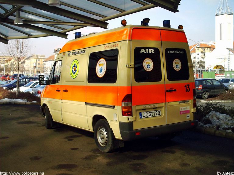 Mercedes-Benz Sprinter 212D, Budapest, Samaritanus Mentõszolgálat, fotó: Antesz
Keywords: mentő magyar Magyarország mentőautó JOG-129