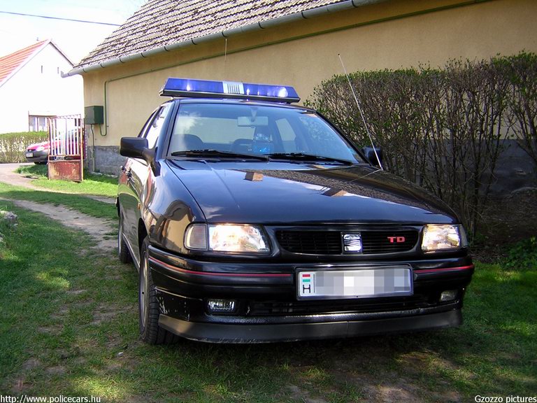 Seat Cordoba, fotó: Gzozzo pictures
Keywords: mentő magyar magyarország mentőautó