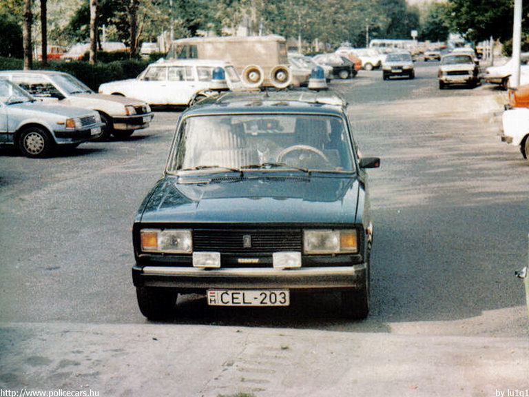 Lada VAZ 2105, gyermekorvosi ügyelet, Madarász Utcai Gyermekkórház, fotó: lu1g1
Keywords: mentő magyar Magyarország mentőautó CEL-203