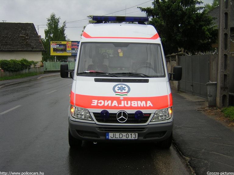 Mercedes-Benz Sprinter 313 CDI, Országos Mentõszolgálat, fotó: Gzozzo pictures
Keywords: OMSZ mentő magyar magyarország mentőautó JLD-013