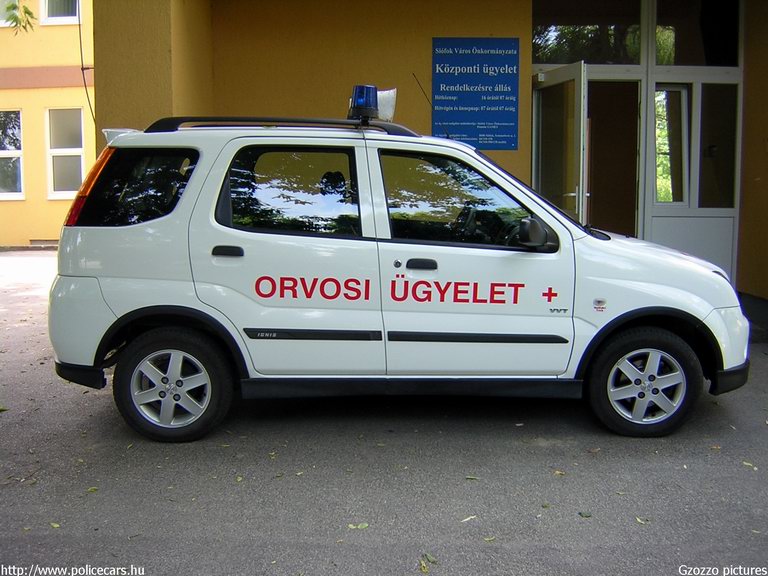Suzuki Ignis, Siófok, orvosi ügyelet, fotó: Gzozzo pictures
Keywords: mentő magyar Magyarország mentőautó JJR-181