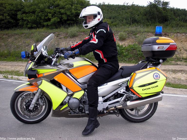 Yamaha, Országos Mentõszolgálat, fotó: Zeegun
Keywords: OMSZ mentő magyar magyarország mentőautó