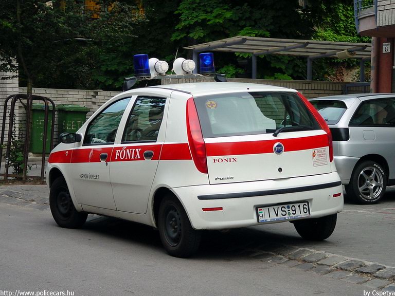 Fiat Punto, orvosi ügyelet, Budapest, Fõnix S.O.S. Zrt., fotó: Cspetya
Keywords: mentő magyar Magyarország mentőautó IVS-916