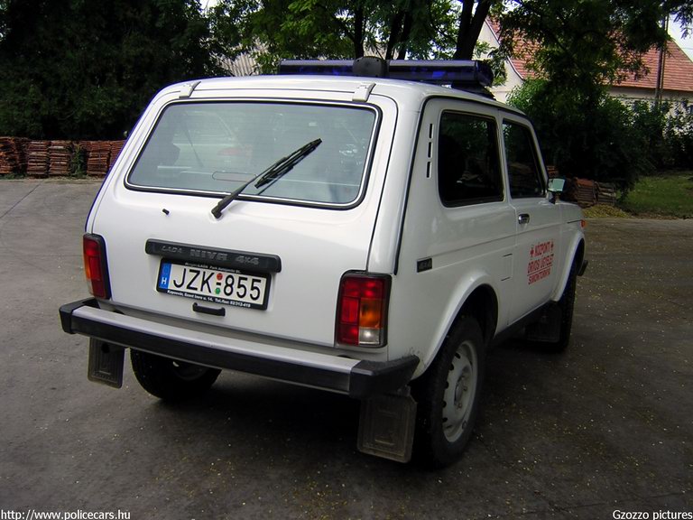 Lada VAZ 2121 Niva 4x4, Simontornya, orvosi ügyelet, fotó: Gzozzo pictures
Keywords: mentő magyar Magyarország mentőautó JZK-855