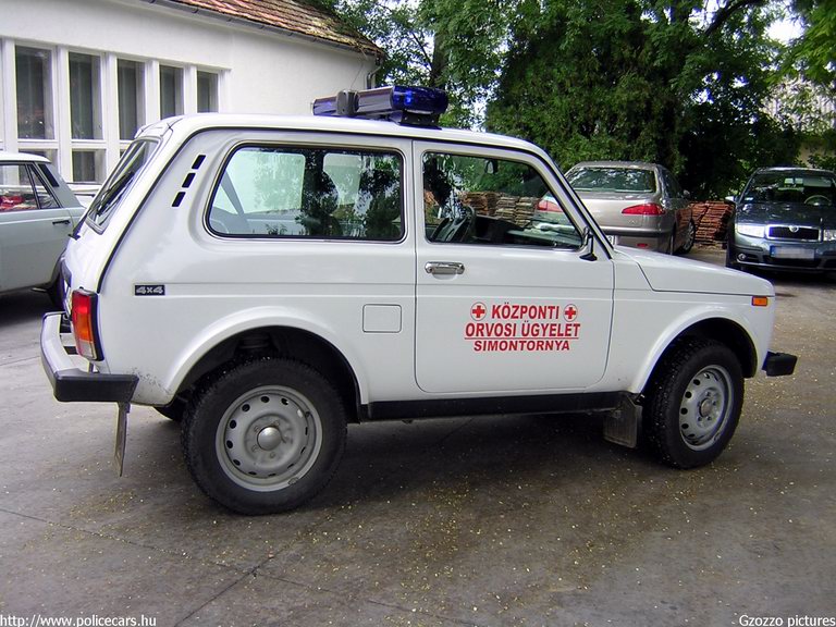 Lada VAZ 2121 Niva 4x4, Simontornya, orvosi ügyelet, fotó: Gzozzo pictures
Keywords: mentő magyar Magyarország mentőautó JZK-855