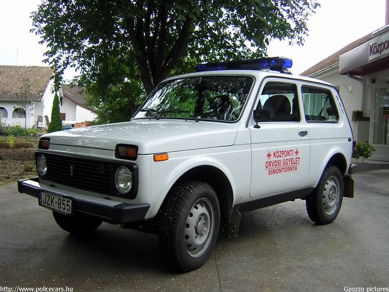 Lada VAZ 2121 Niva 4x4, Simontornya, orvosi ügyelet, fotó: Gzozzo pictures
Keywords: mentő magyar Magyarország mentőautó JZK-855