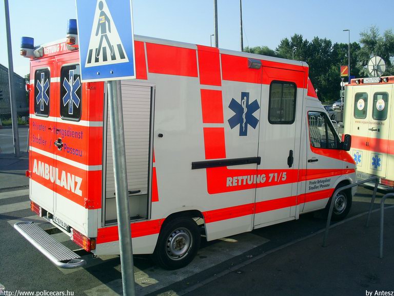 Mercedes-Benz Sprinter 312D, fotó: Antesz
Keywords: mentő magyar Magyarország mentőautó KIP-243