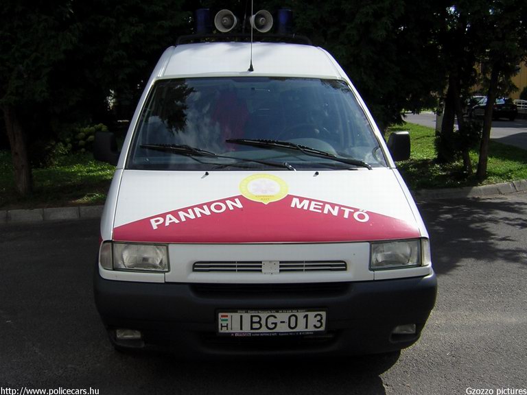 Citroen Jumpy, Kaposvár, Pannon Mentõ Kht., fotó: Gzozzo pictures
Keywords: mentő magyar Magyarország mentőautó IBG-013