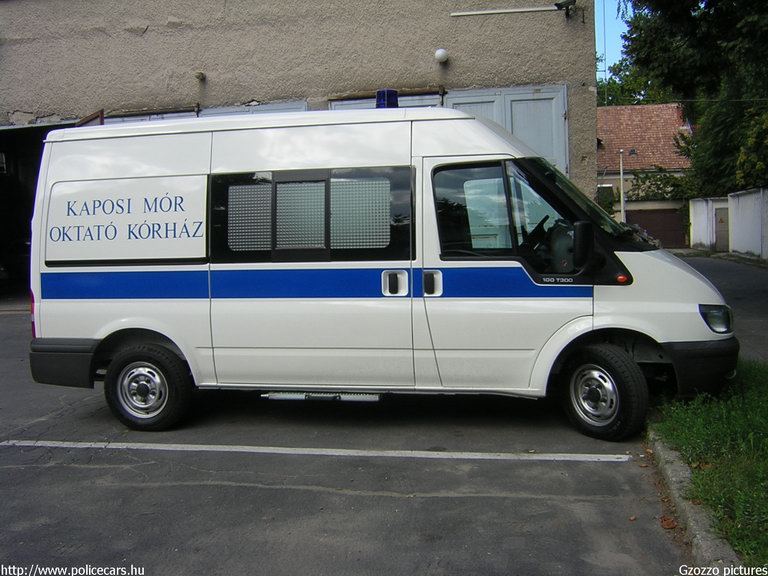 Ford Transit, Kaposvár, Kaposi Mór Oktató Kórház, fotó: Gzozzo pictures
Keywords: mentő magyar Magyarország mentőautó KGN-190