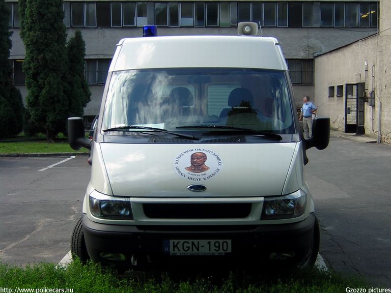 Ford Transit, Kaposvár, Kaposi Mór Oktató Kórház, fotó: Gzozzo pictures
Keywords: mentő magyar Magyarország mentőautó KGN-190