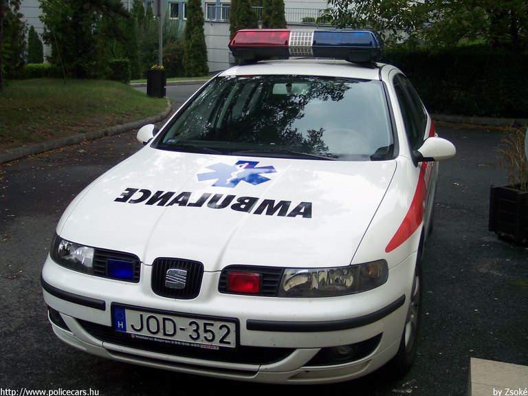 Seat Leon, Sopron, orvosi ügyelet, fotó: Zsoké
Keywords: mentő magyar Magyarország mentőautó JOD-352