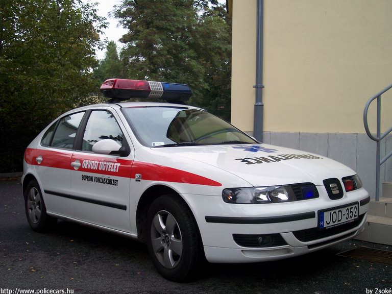 Seat Leon, Sopron, orvosi ügyelet, fotó: Zsoké
Keywords: mentő magyar Magyarország mentőautó JOD-352