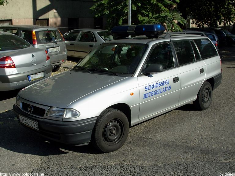 Opel Astra F Caravan, fotó: dénes
Keywords: mentő magyar Magyarország mentőautó HAZ-213