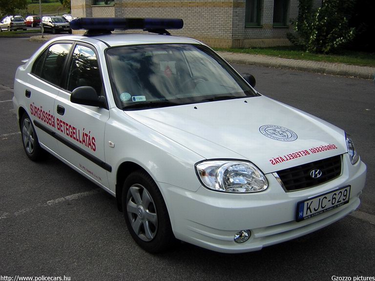 Hyundai Accent, Pécs, PTE, fotó: Gzozzo pictures
Keywords: mentő magyar Magyarország mentőautó KJC-629