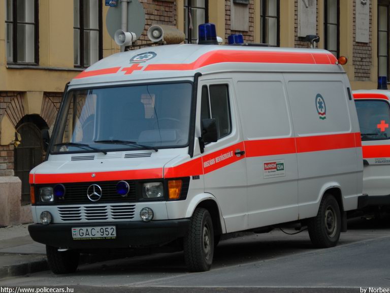 Mercedes-Benz 310, Budapest, Országos Mentõszolgálat, fotó: Norbee
Keywords: OMSZ mentő magyar magyarország mentőautó GAC-952