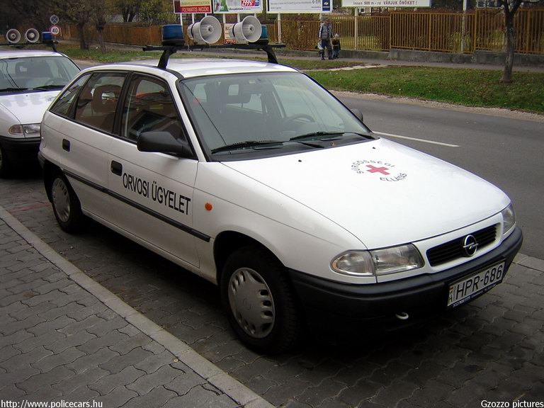 Opel Astra F, Székesfehérvár, orvosi ügyelet, fotó: Gzozzo pictures
Keywords: mentő magyar Magyarország mentőautó HPR-686