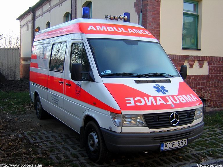Mercedes-Benz Sprinter, Pécs, Galenus Mentõszolgálat, fotó: Gzozzo pictures
Keywords: mentő magyar Magyarország mentőautó KCP-566