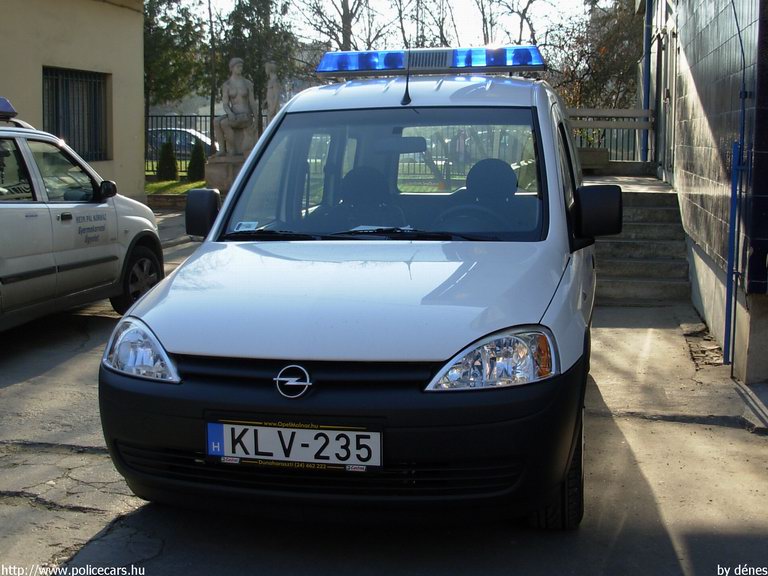 Opel Combo, Budapest, Gyermekorvosi ügyelet, Heim Pál Kórház, fotó: dénes
Keywords: mentő magyar Magyarország mentőautó KLV-235