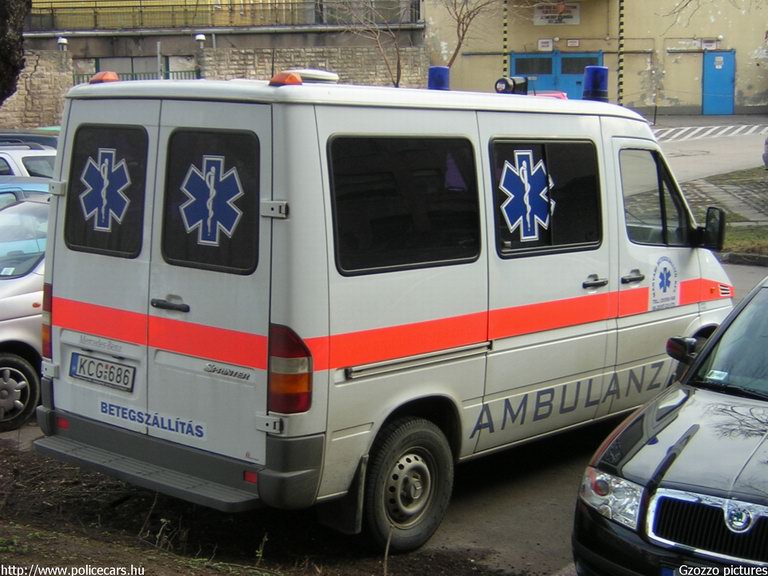 Mercedes-Benz Sprinter, Dunaújváros, Magyari Betegszállító és Szolgáltató Kft., fotó: Gzozzo pictures
Keywords: mentő magyar magyarország mentőautó KCG-686