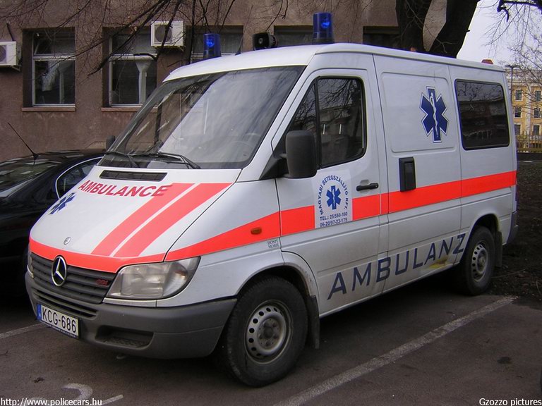 Mercedes-Benz Sprinter, Dunaújváros, Magyari Betegszállító és Szolgáltató Kft., fotó: Gzozzo pictures
Keywords: mentő magyar magyarország mentőautó KCG-686