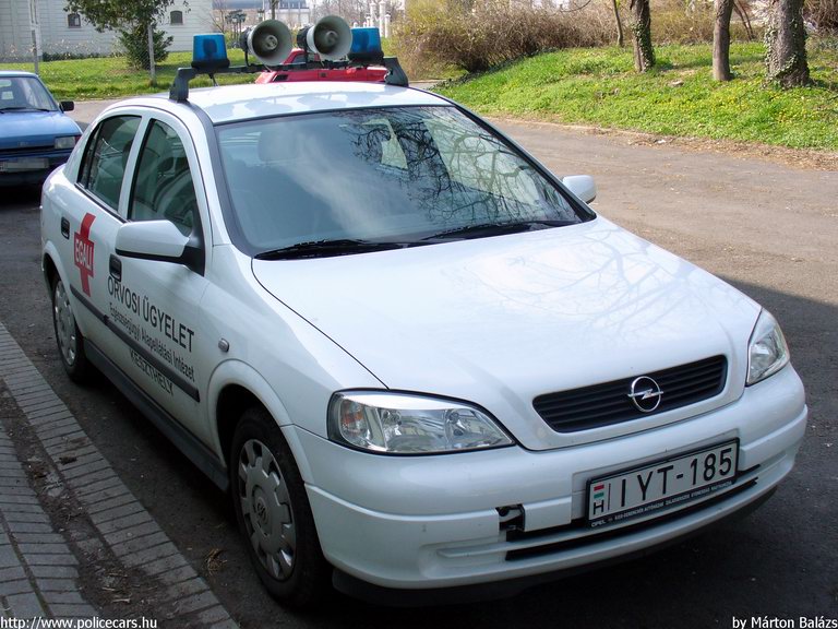 Opel Astra G, Keszthely, orvosi ügyelet, fotó: Márton Balázs
Keywords: mentő magyar Magyarország mentőautó IYT-185