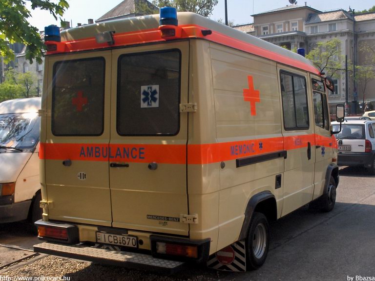 Mercedes-Benz Vario, Budapest, fotó: Bbazsa
Keywords: mentő magyar magyarország mentőautó ICB-670