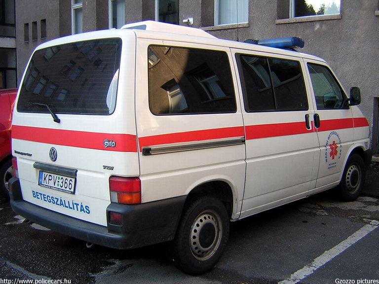 Volkswagen Transporter T4, Dunaújváros, Magyari Betegszállító és Szolgáltató Kft., fotó: Gzozzo pictures
Keywords: mentő magyar Magyarország mentőautó KPV-366