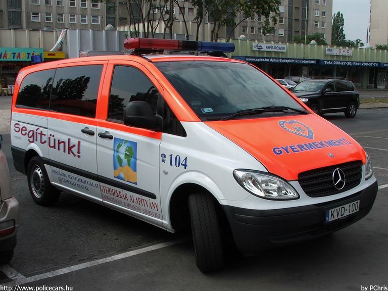 Mercedes-Benz Vito, Budapest, Gyermekrák Alapítvány, fotó: PChris
Keywords: mentő magyar Magyarország mentőautó KVD-100