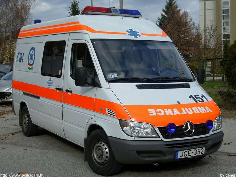 Mercedes Sprinter, Vác, Országos Mentõszolgálat, fotó: dénes
Keywords: mentő magyar magyarország mentőautó OMSZ JGE-352