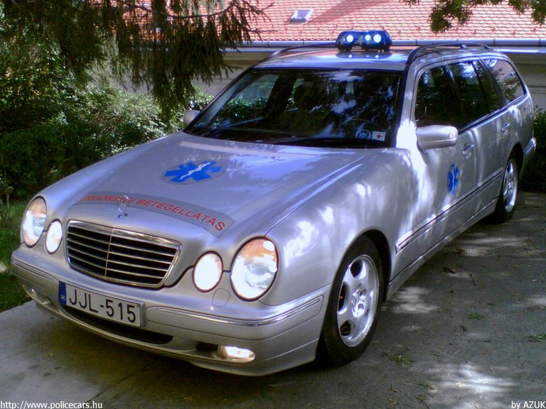 Mercedes-Benz E, Koraszülött Mentõszolgálat, Pécs, fotó: AZUK
Keywords: mentő magyar Magyarország mentőautó JJL-515