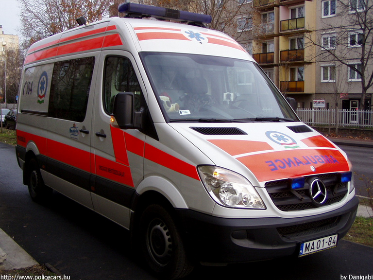 Mercedes Sprinter II, Országos Mentõszolgálat, fotó: Danigabi
Keywords: mentő mentőautó OMSZ magyar magyarország MA01-84