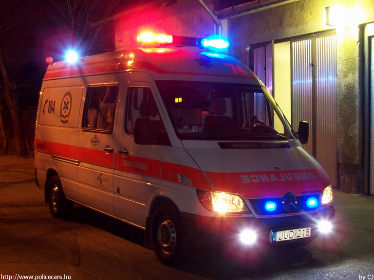 Mercedes Sprinter, Országos Mentõszolgálat, fotó: CJ
Keywords: mentő mentőautó OMSZ magyar magyarország JUD-215