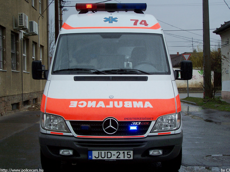 Mercedes Sprinter, Országos Mentõszolgálat, fotó: CJ
Keywords: mentő mentőautó OMSZ magyar magyarország JUD-215