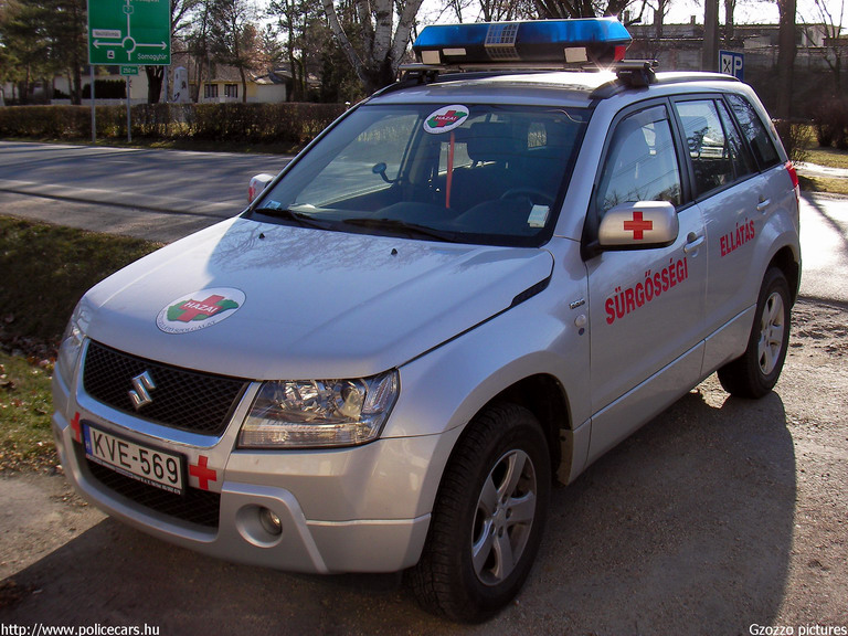 Suzuki Grand Vitara, orvosi ügyelet, Hazai Alapítvány, fotó: Gzozzo pictures
Keywords: mentő magyar Magyarország mentőautó KVE-569