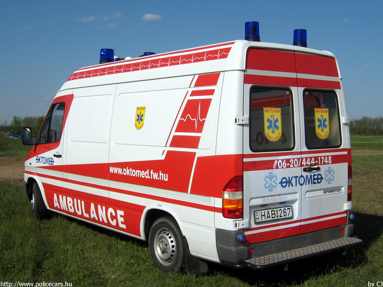Mercedes-Benz Sprinter 212D, Oktomed Bt., fotó: CJ
Keywords: mentő magyar Magyarország mentőautó HAB-267