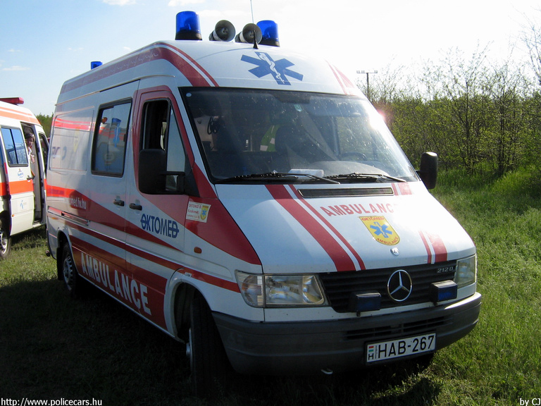Mercedes-Benz Sprinter 212D, Oktomed Bt., fotó: CJ
Keywords: mentő magyar Magyarország mentőautó HAB-267