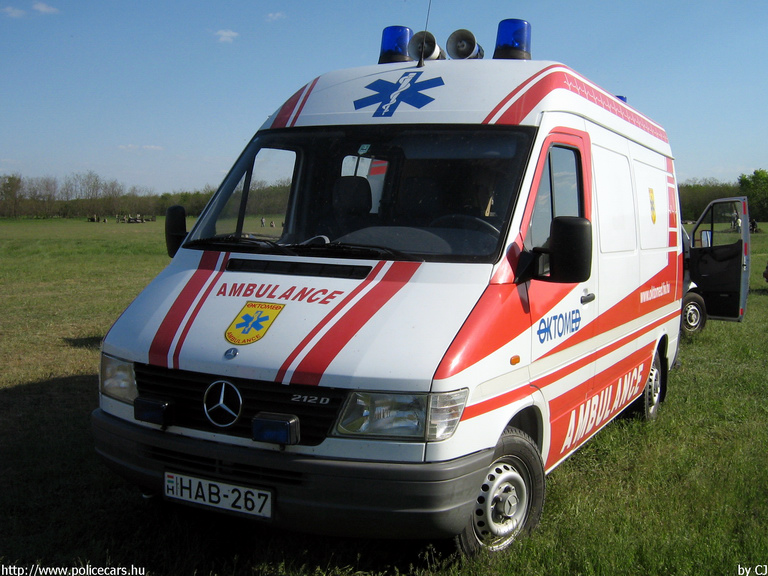 Mercedes-Benz Sprinter 212D, Oktomed Bt., fotó: CJ
Keywords: mentő magyar Magyarország mentőautó HAB-267