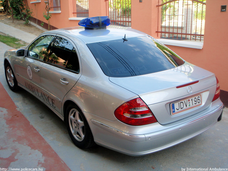 Mercedes-Benz E 200 Kompressor W211, International Ambulance, fotó: International Ambulance
Keywords: mentő magyar Magyarország mentőautó JDV-196