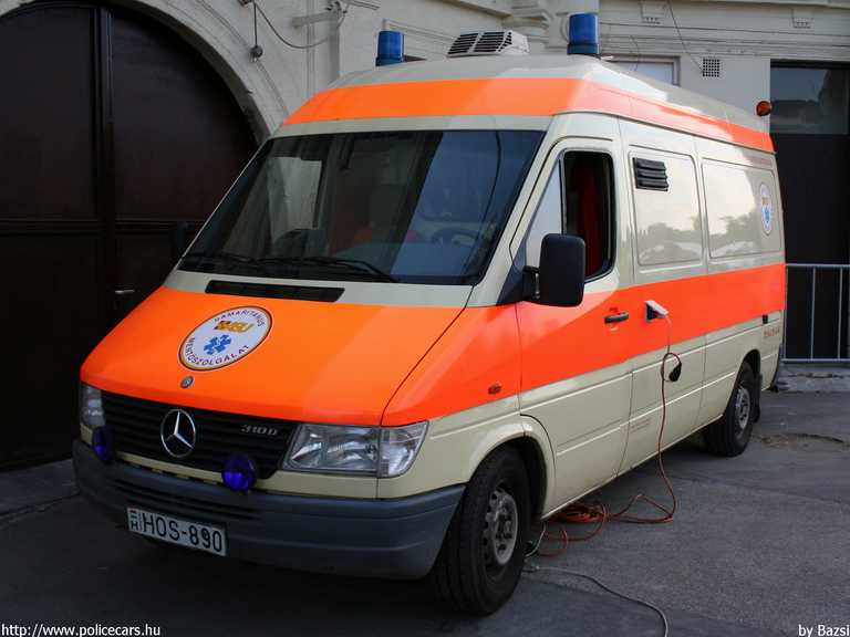 Mercedes-Benz Sprinter 310D, Samaritanus Mentõszolgálat, fotó: Bazsi
Keywords: mentő Magyar magyarország mentőautó HOS-890