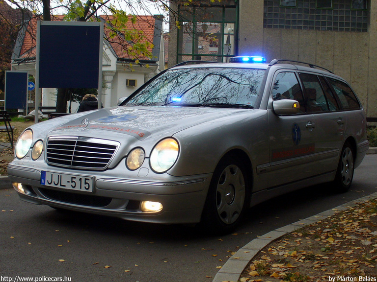 Mercedes-Benz E, Koraszülött Mentõszolgálat, Pécs, fotó: Márton Balázs
Keywords: mentő magyar Magyarország mentőautó JJL-515