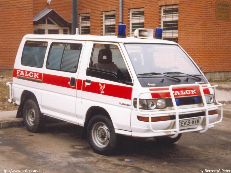 Mitsubishi L300, Falck (Fõnix S.O.S. Zrt.), fotó: Berzenkó Péter
Keywords: mentő magyar Magyarország mentőautó EKS-646
