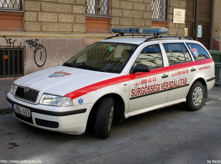 Skoda Octavia, S.O.S. Medicar, vérszállítás, fotó: Bazsi
Keywords: mentő mentőautó magyar Magyarország JNL-405