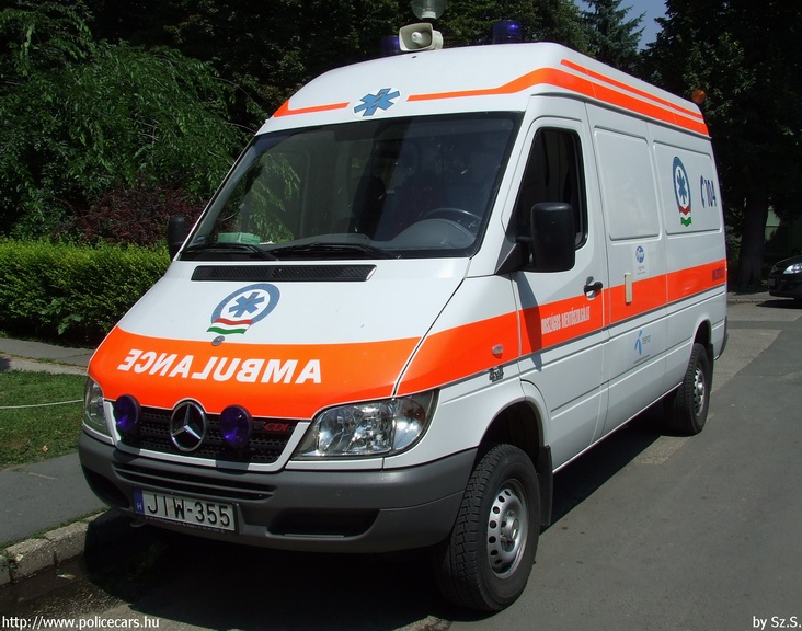 Mercedes Sprinter 4x4, Országos Mentõszolgálat, fotó: Sz.S.
Keywords: mentő mentőautó OMSZ magyar magyarország JIW-355