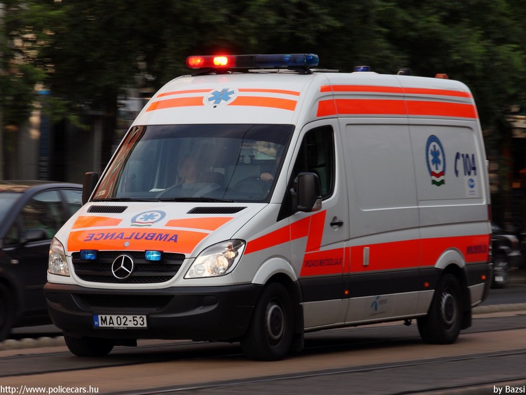 Mercedes Sprinter II, Országos Mentõszolgálat, fotó: Bazsi
Keywords: mentő mentőautó OMSZ magyar magyarország MA02-53